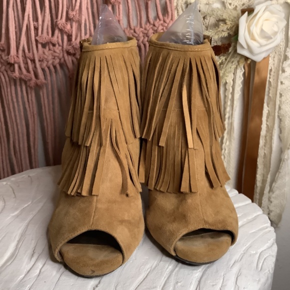 AEROSOLES HEELREST “Alamode” Tan Leather Fringe Peep Toe Heel Size 6 - Picture 2 of 11